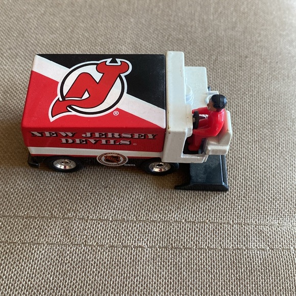 Bundle of (2) NJ Devils die cast Zambonis 🏒 - Picture 2 of 5